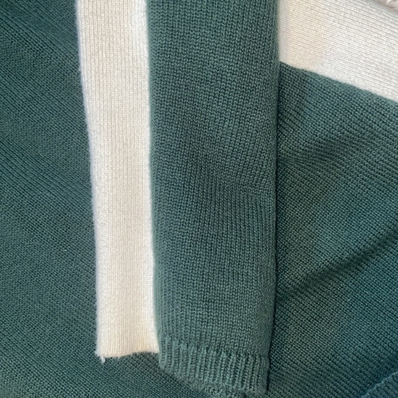 Vintage Tommy Hilfiger half zip sweater in size large - Picture 4 of 5